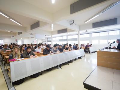 Aula_lezione_Caniana_economia