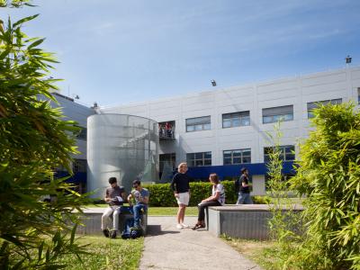 Cortile_Campus_Economia_Caniana