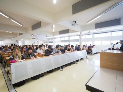 Aula_lezione_Caniana_economia